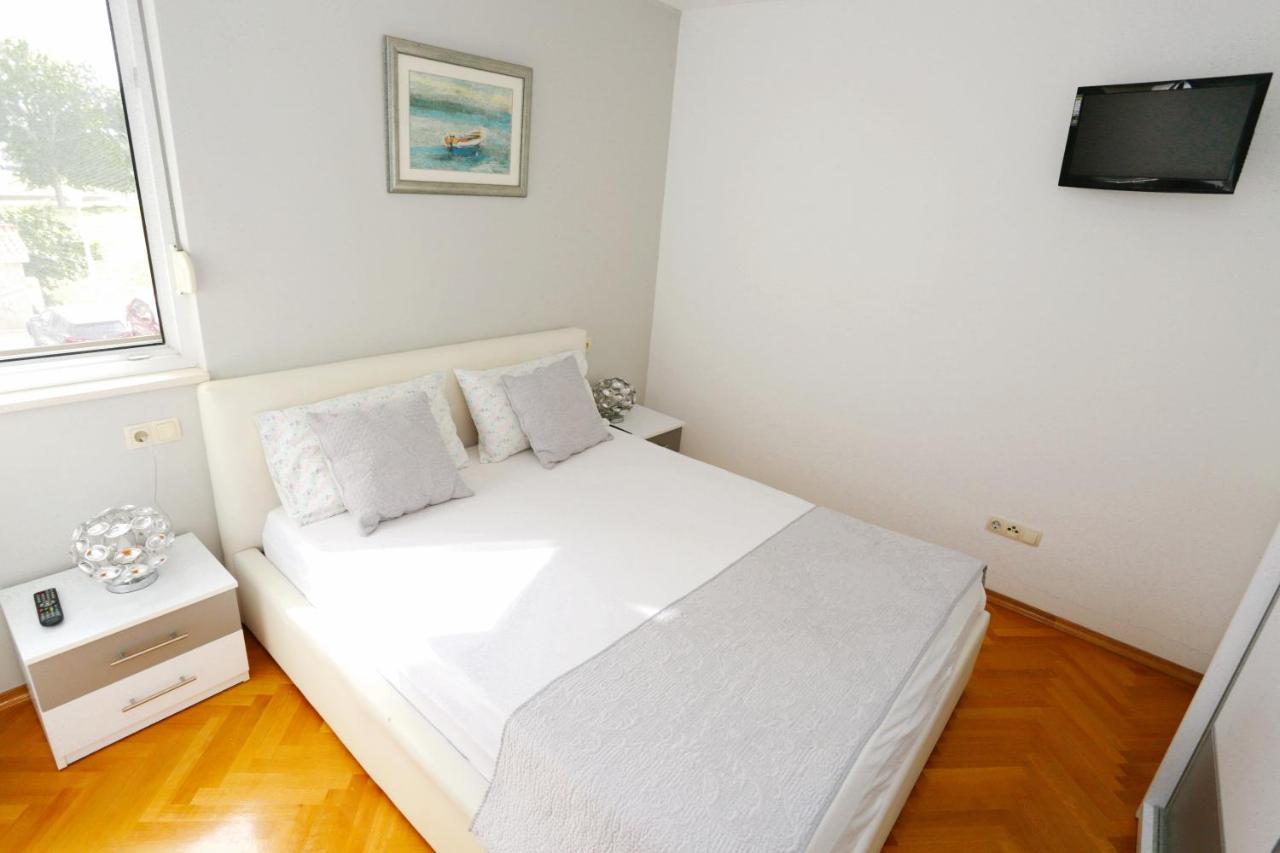 Luxury Family Apartment โอมิช ภายนอก รูปภาพ