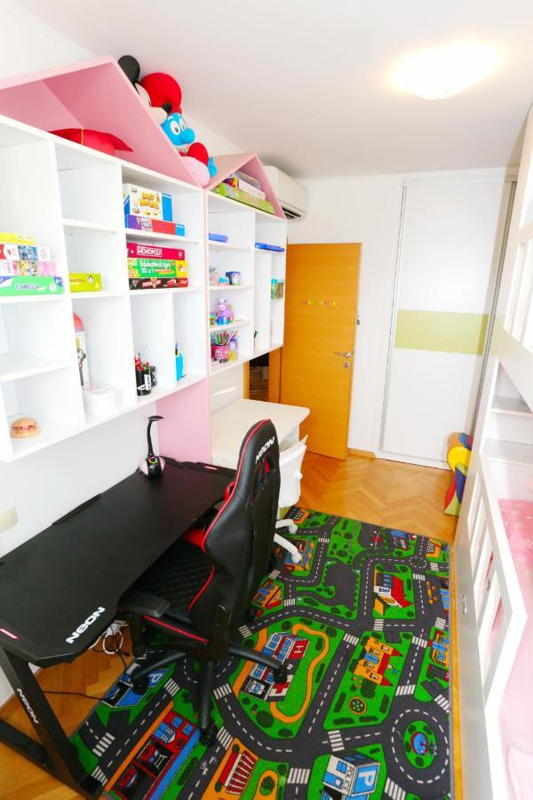 Luxury Family Apartment โอมิช ภายนอก รูปภาพ