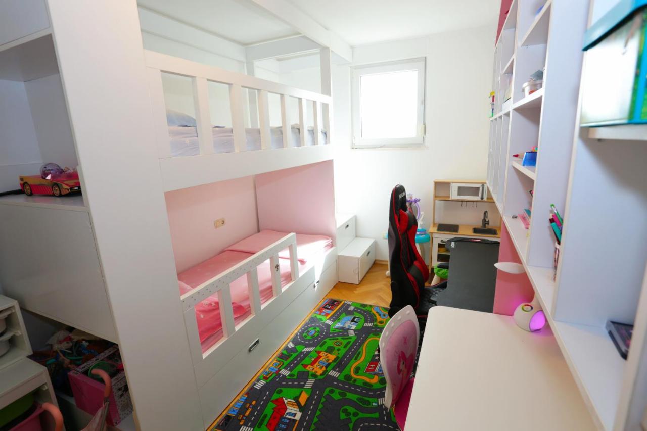 Luxury Family Apartment โอมิช ภายนอก รูปภาพ