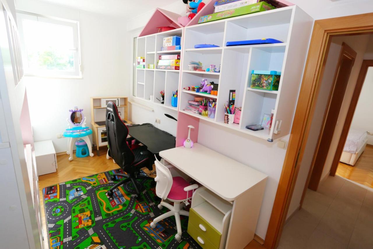 Luxury Family Apartment โอมิช ภายนอก รูปภาพ